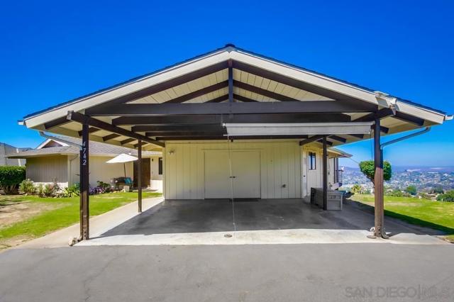 4742 Mount Helix Drive, La Mesa CA: https://media.crmls.org/mediaz/3c25cf97-b559-417c-82ad-1610f61cc7e2.jpg