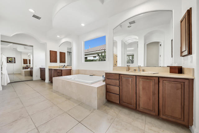 51075 Marbella Court, La Quinta CA: https://media.crmls.org/mediaz/3c25d802-0511-4c81-b8ca-43bd14f7fe04.jpg