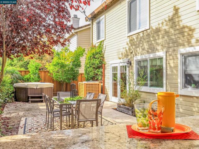 705 Bridge Creek Dr, San Ramon CA: https://media.crmls.org/mediaz/3c25d9f8-df69-45a1-8d09-8f4f44eef61f.jpg