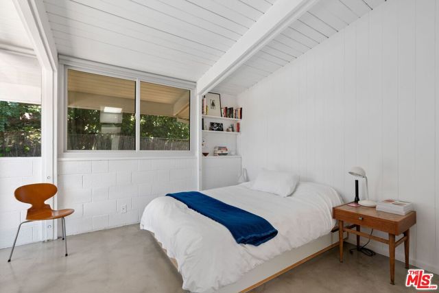 810 Bramble Way, Los Angeles CA: https://media.crmls.org/mediaz/3c2648b9-d2de-4ce8-ad0b-787cf1e4d0ca.jpg