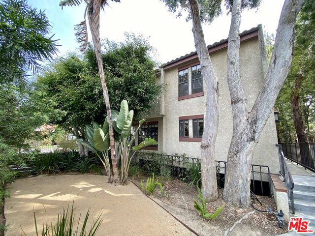 834 Bay Street, 1 photo 4