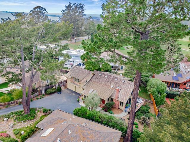 135 Seabreeze Place, Aptos CA: https://media.crmls.org/mediaz/3c27026d-3caa-449e-a6a4-c2462076653a.jpg