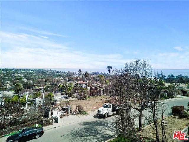 641 Lachman Lane, Pacific Palisades CA: https://media.crmls.org/mediaz/3c277692-9ccb-42f4-9383-6a90cc19e035.jpg
