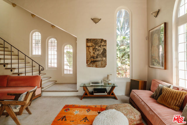 5163 Franklin Avenue, Los Angeles CA: https://media.crmls.org/mediaz/3c27bb0b-198e-49b6-aa69-3d1e92cd15ec.jpg