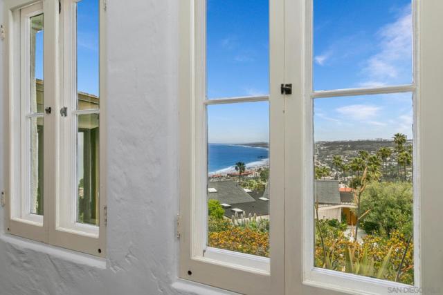 7520 Hillside Dr, La Jolla CA: https://media.crmls.org/mediaz/3c27bff7-b166-4158-b3a1-0c75315bfc99.jpg