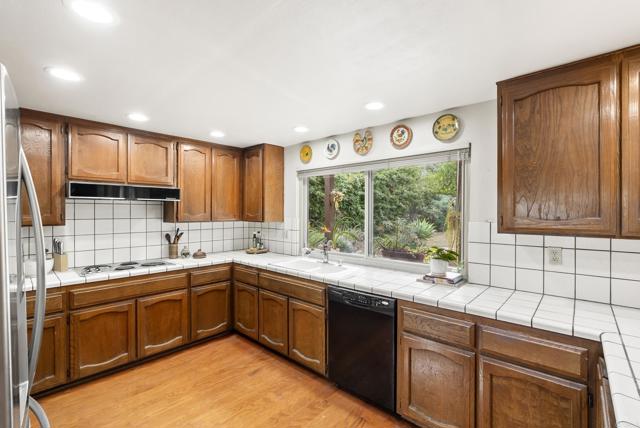 Detail Gallery Image 13 of 57 For 1099 Nugent Court, El Cajon,  CA 92020 - 4 Beds | 3 Baths