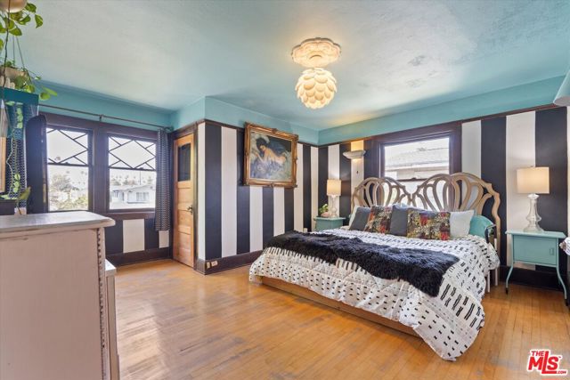 1654 5th Avenue, Los Angeles CA: https://media.crmls.org/mediaz/3c29196f-2e7b-48ec-8330-c28b650ff2e5.jpg