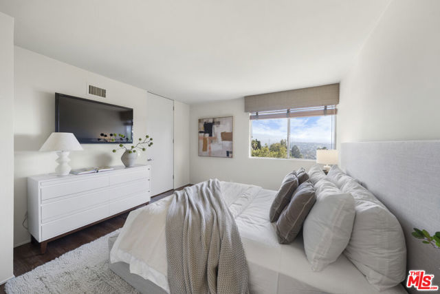 3625 Lowry Road, Los Angeles CA: https://media.crmls.org/mediaz/3c298995-85c1-4268-9f88-cae8431fa3ec.jpg