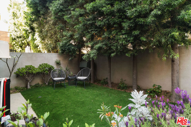 1752 Stoner Avenue, Los Angeles CA: https://media.crmls.org/mediaz/3c299c37-ee30-4808-88a4-b442641f134c.jpg