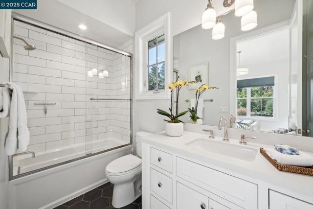 1204 Glen Rd, Lafayette CA: https://media.crmls.org/mediaz/3c2ac53a-9a9f-4f5a-8a20-c853e688caa0.jpg