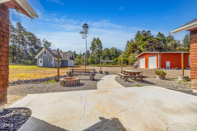 Detail Gallery Image 31 of 32 For 32500 Gibney Ln, Fort Bragg,  CA 95437 - 3 Beds | 3 Baths