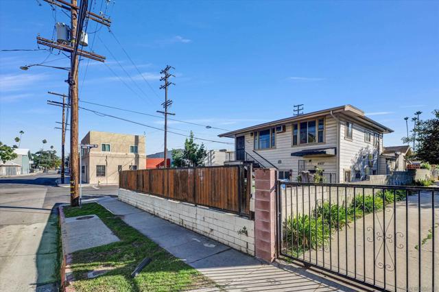 4927 Ellenwood Drive, Los Angeles CA: https://media.crmls.org/mediaz/3c2b83fe-0b89-44cc-8543-15771fe22b13.jpg