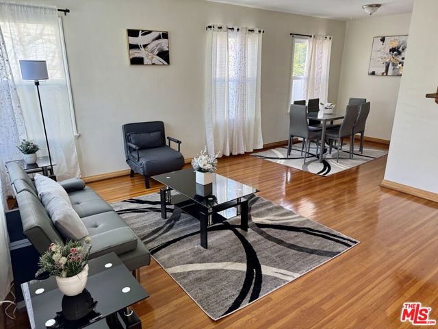 2626 Coolidge Avenue, Los Angeles CA: https://media.crmls.org/mediaz/3c2ba24e-b84c-4b01-a34f-c5c386ebd9b2.jpg