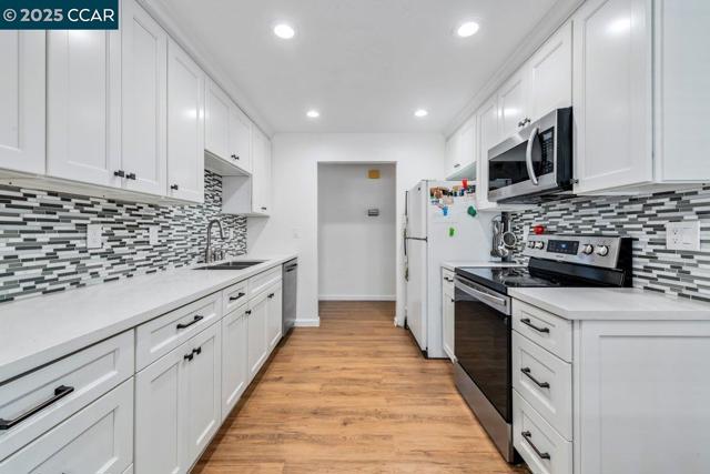5050 Valley Crest Dr, Concord CA: https://media.crmls.org/mediaz/3c2c3986-df48-43ab-bb37-3b12c67f2b88.jpg