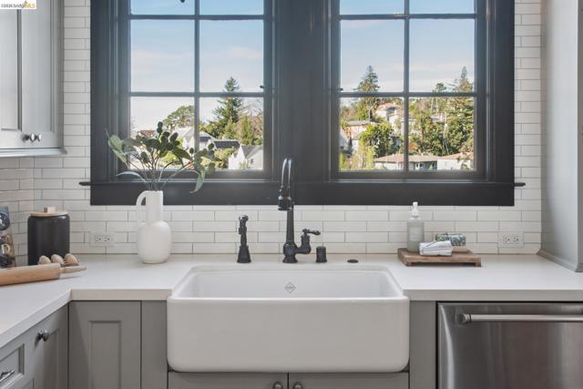 Image 19 of 60 For 906 Paramount Rd