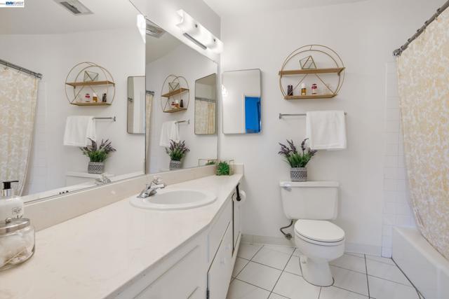 5405 Carlton St, Oakland CA: https://media.crmls.org/mediaz/3c2cafa5-9c55-435d-bfef-de400b7ed1ba.jpg