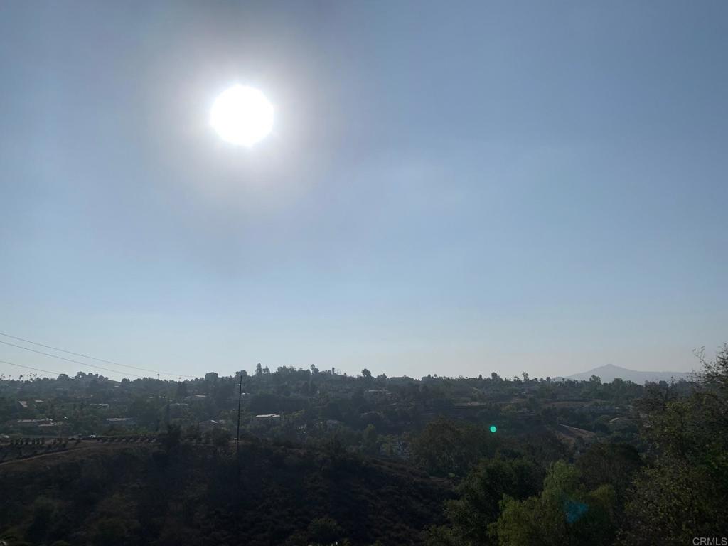 https://media.crmls.org/mediaz/3c2cc79c-a6b3-4979-975a-36b54f174265.jpg?preset=X-Large