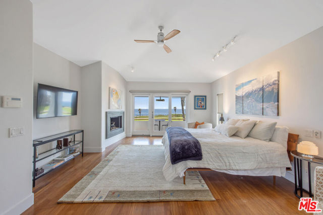1312 Shoreline Drive, Santa Barbara CA: https://media.crmls.org/mediaz/3c2cd373-4182-438a-93f3-3cee145e8474.jpg