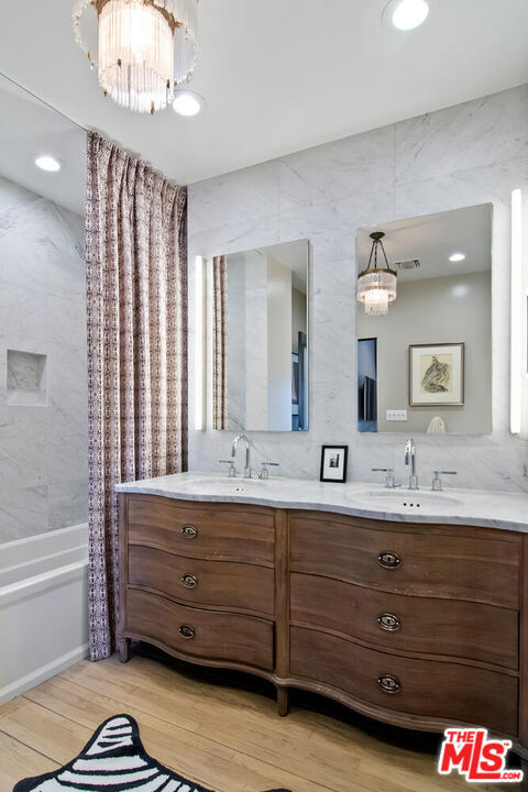 3631 Buena Park Drive, Studio City CA: https://media.crmls.org/mediaz/3c2ceb96-2579-4972-869d-54bcd697a2c7.jpg