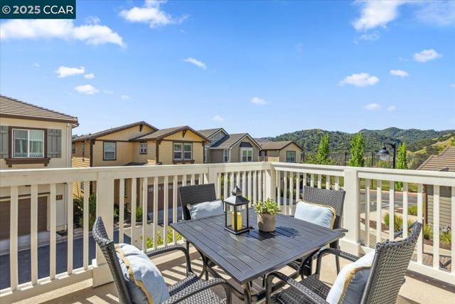 38 Citron Knoll, Orinda CA: https://media.crmls.org/mediaz/3c2f58bf-d86d-4954-98f2-2258949f6e3b.jpg