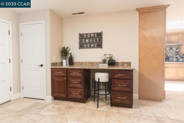 1736 Silverwood Dr, Martinez CA: https://media.crmls.org/mediaz/3c2f96f8-168f-4286-af94-2161336e97c6.jpg