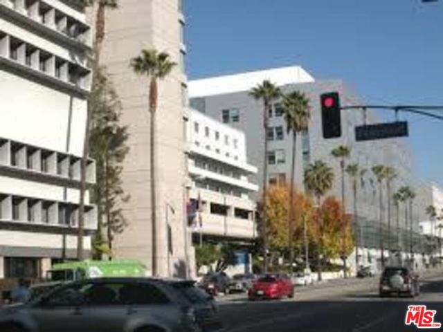 2121 James M Wood Boulevard, Los Angeles CA: https://media.crmls.org/mediaz/3c2ff1c7-85c6-42d1-ae71-fc3317b09120.jpg