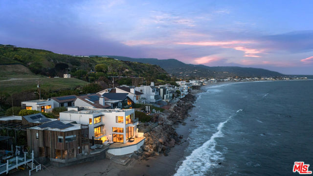 24146 Malibu Road, Malibu CA: https://media.crmls.org/mediaz/3c302022-00f9-428d-8ae9-188355b6b13c.jpg