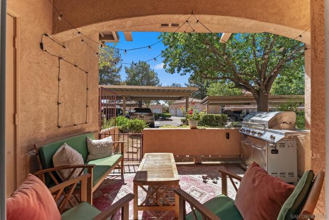 18622 Caminito Cantilena, San Diego CA: https://media.crmls.org/mediaz/3c30e8fb-3dea-43eb-8b19-0e6bfaed81ea.jpg