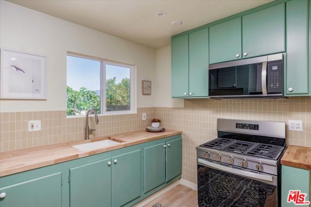 2467 Silver Ridge Avenue, Los Angeles CA: https://media.crmls.org/mediaz/3c30f413-81f4-4c64-ae6f-c94a914af218.jpg
