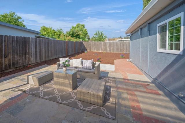 42758 Charleston Way, Fremont CA: https://media.crmls.org/mediaz/3c312ced-adf7-45b3-a633-2f29cf427e83.jpg