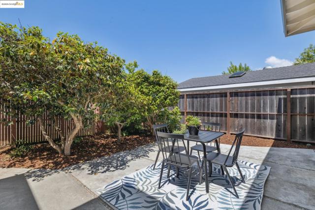 827 Norvell St, El Cerrito CA: https://media.crmls.org/mediaz/3c322982-7547-4858-891a-75fe04905119.jpg