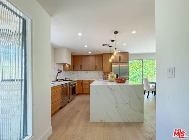 4108 Valley Vista Court, Sherman Oaks CA: https://media.crmls.org/mediaz/3c3229c7-2f0a-4759-bbe2-43345b25f831.jpg
