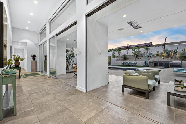 49120 Sunrose Lane, Palm Desert CA: https://media.crmls.org/mediaz/3c324e3e-da89-4057-8550-050a3a826063.jpg