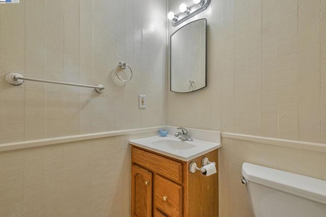 2141 Swan Ct, Union City CA: https://media.crmls.org/mediaz/3c328fcc-733d-42be-9a26-cd1f68ea4b7f.jpg
