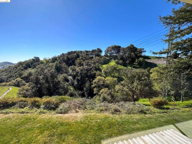 1910 Skycrest Dr, Walnut Creek CA: https://media.crmls.org/mediaz/3c337052-93f8-44ac-9fcc-5af47e10a80f.jpg