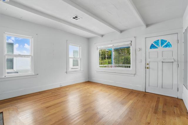Image 5 of 40 For 1307 California Dr