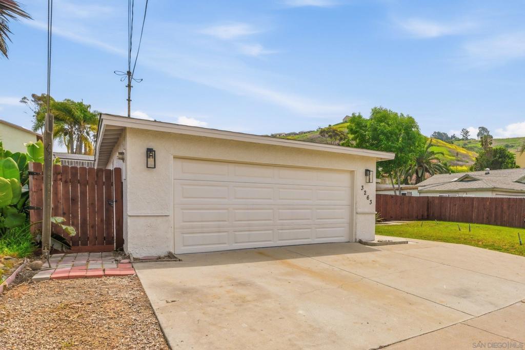 3263 Roberta Ln - photo 7