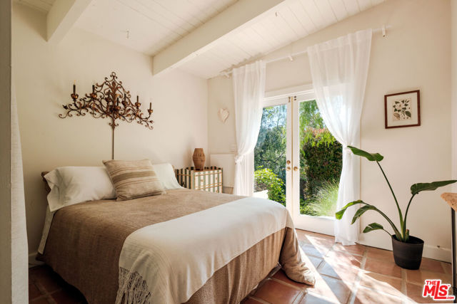 21316 Encina Road, Topanga CA: https://media.crmls.org/mediaz/3c3398ee-5a4a-41aa-9026-1ac29b57355e.jpg