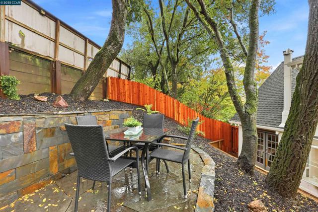 129 Spring Rd, Orinda CA: https://media.crmls.org/mediaz/3c34e4fd-0154-4421-ae53-63e3b5f433e3.jpg