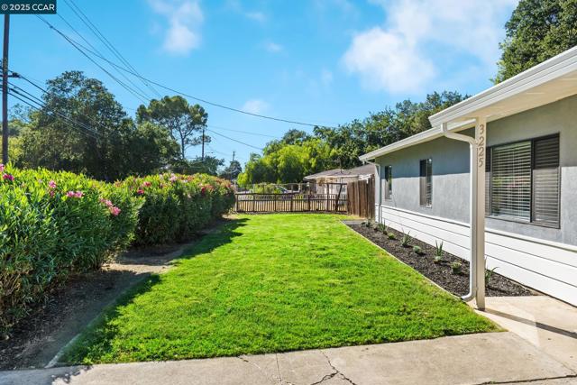 3225 Cowell Rd, Concord CA: https://media.crmls.org/mediaz/3c356d18-b4ae-4713-b3c1-49aa9adfe104.jpg