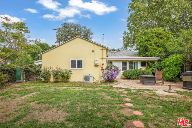 6961 Zelzah Avenue, Reseda CA: https://media.crmls.org/mediaz/3c35719d-c436-4c6e-8048-6cd59d2a1a78.jpg