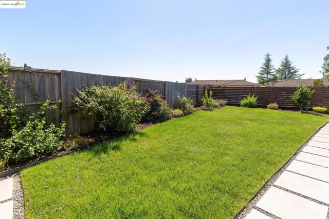 8156 Coach Dr, Oakland CA: https://media.crmls.org/mediaz/3c360582-5f7e-4797-b8d1-59199e9a6063.jpg
