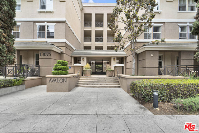 13075 Pacific, Playa Vista CA: https://media.crmls.org/mediaz/3c37d3e3-df89-4872-ab79-40560a0629d4.jpg
