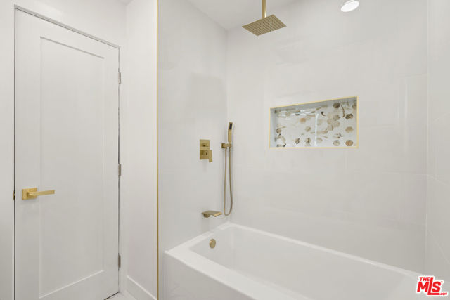 10425 Jordan Avenue photo 14