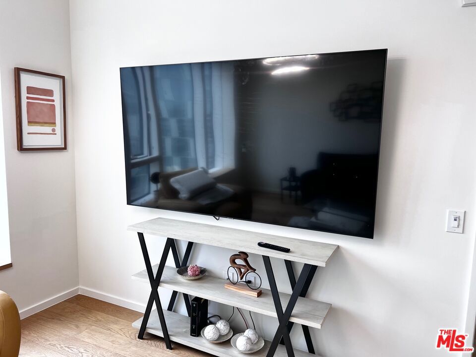 https://media.crmls.org/mediaz/3c3879f3-3568-4c08-97ae-d1fac4eea55e.jpg?preset=X-Large