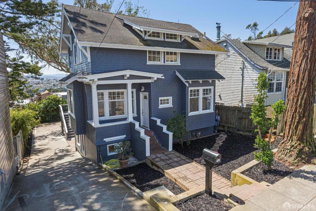 759 Lakeview Avenue