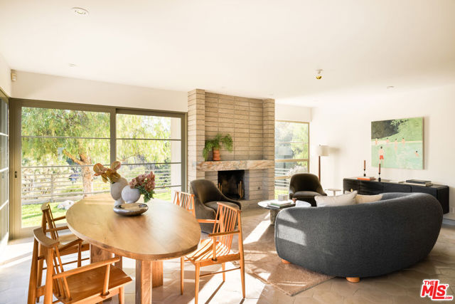 5514 Ridge Oak Drive, Los Angeles CA: https://media.crmls.org/mediaz/3c390b44-d1aa-481a-9f7e-3885dd75367c.jpg