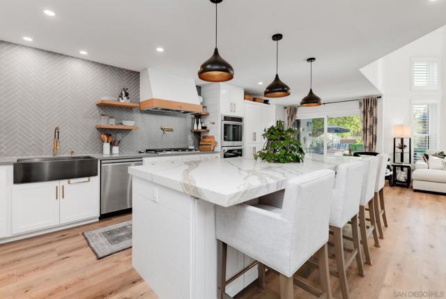 13555 Sagewood Dr, Poway CA: https://media.crmls.org/mediaz/3c3935db-84c2-4989-acda-a4d547ff205e.jpg