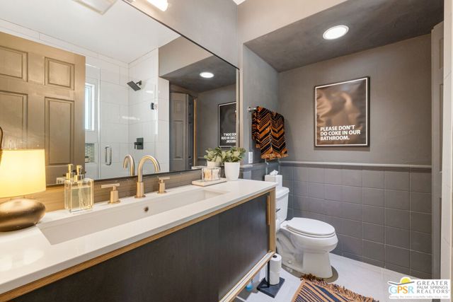 1251 E San Lorenzo Road, Palm Springs CA: https://media.crmls.org/mediaz/3c3971a5-7716-4ca4-bb64-0dba5373d3e1.jpg