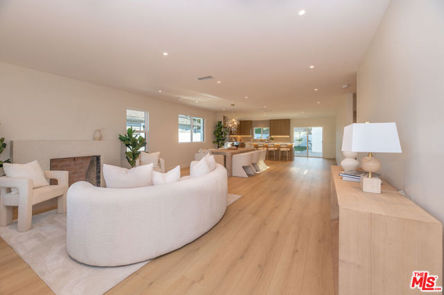 5325 S Victoria Avenue, Los Angeles CA: https://media.crmls.org/mediaz/3c39c141-edc4-4e7d-9519-5cb02d52c187.jpg